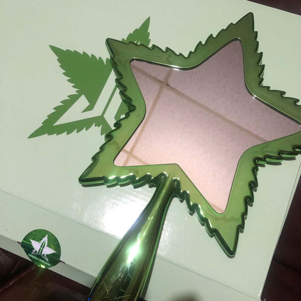 ☘️NWT☘️JEFFREE STAR Hand Mirror☘️